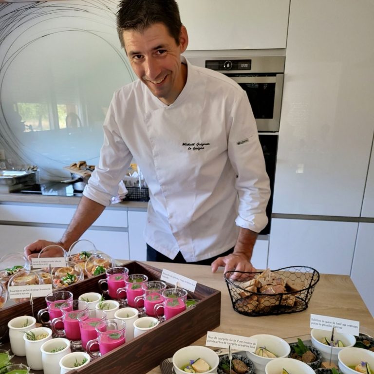 Mickaël GAIGNON, dans la cuisine d'un client pour une prestation de Chef à domicile